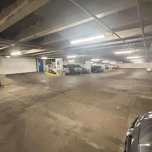 2 Full Beds, Free Parking Underground Heated, Rogers Place, 1 Bedroom Downtown Apartment Edmonton