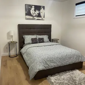 Stylish 2 Bedroom In Sw Close To Windermere And International Airport Villa Edmonton